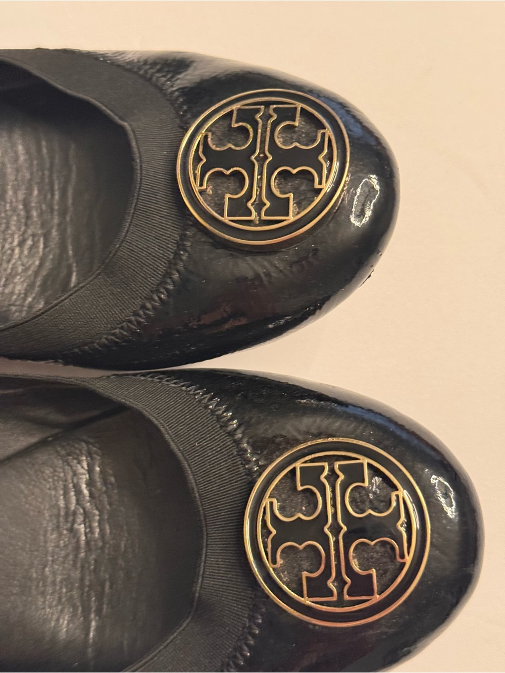 Tory Burch Caroline Naplak elastic Black Patent Logo Medallion Ballet Flats - Picture 9 of 11